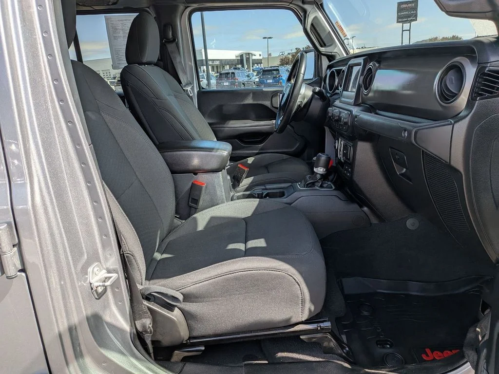 Used 2020 Billet Silver Metallic Clearcoat Jeep Sport S image 21