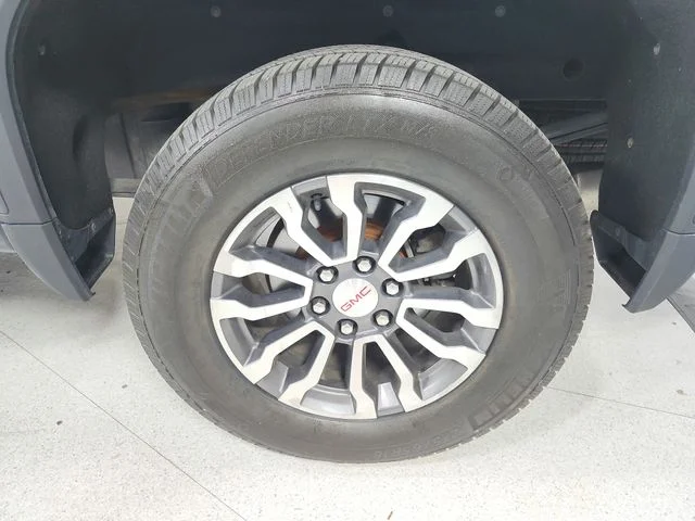 Used 2020 Black GMC AT4 image 15