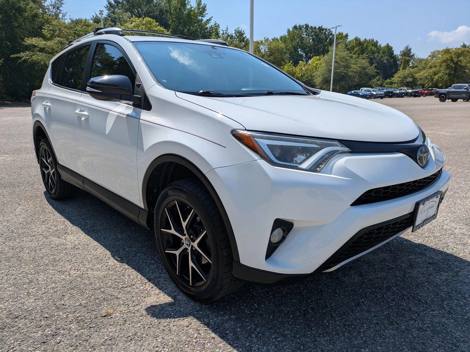 Used 2017 Super White Toyota SE image 1