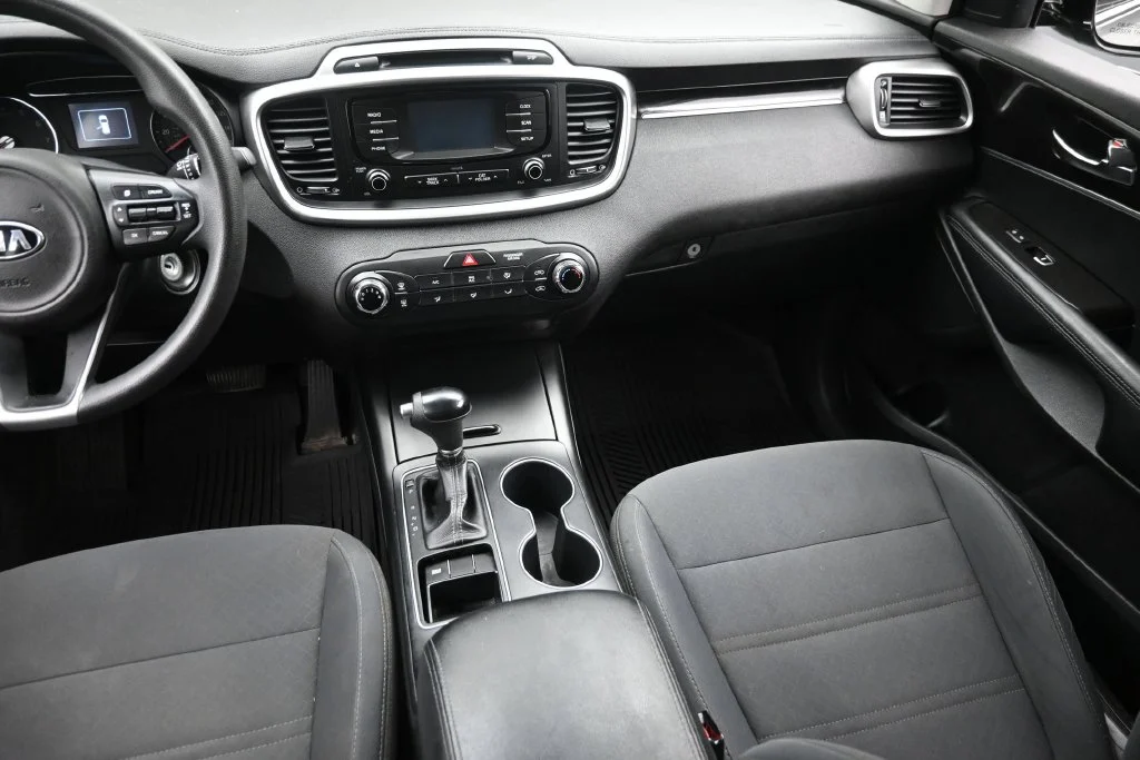 Used 2016 Silver Kia LX image 15