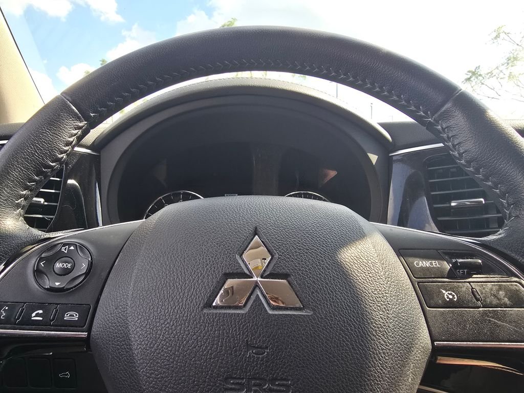Used 2019 Labrador Black Metallic Mitsubishi  image 24
