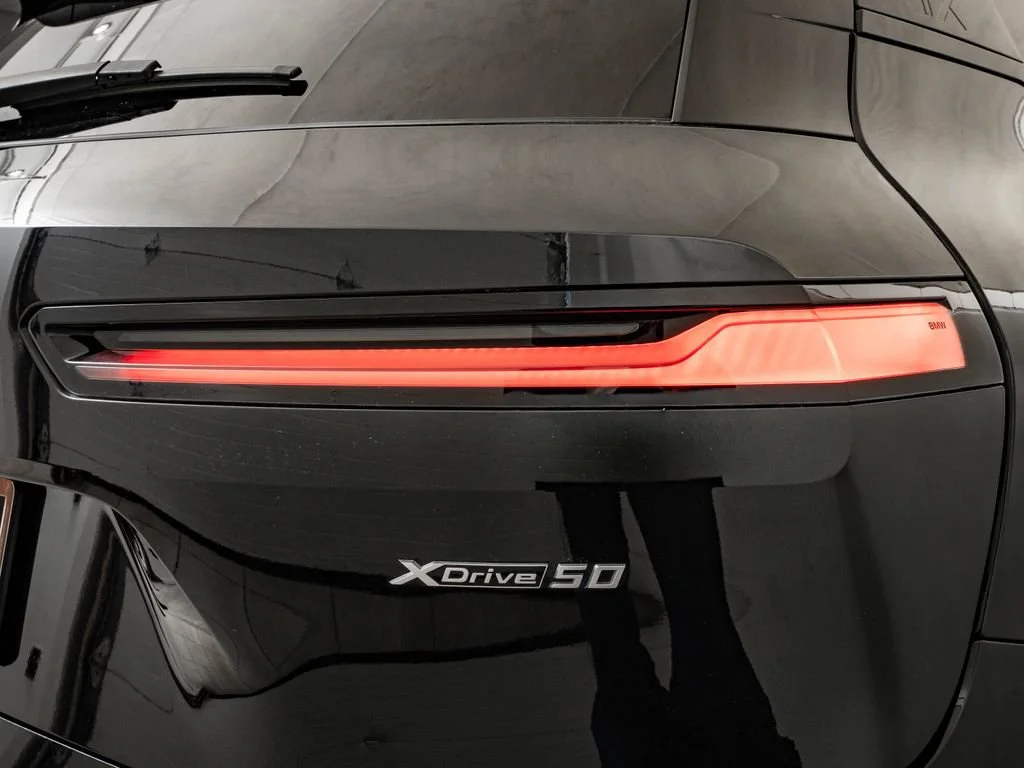 Used 2023 Black Sapphire Metallic BMW xDrive50 image 9