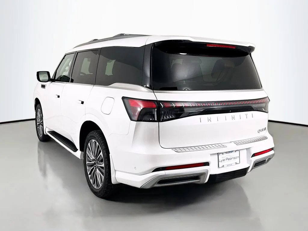 Used 2025 White INFINITI LUXE image 3