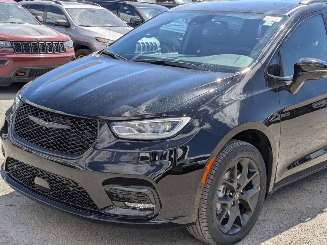 New 2026 Black Chrysler Select - - AWD - 3.6L Pentastar VVT V6 - S Appearance Pkg w/ 20 Whls & More! image 9