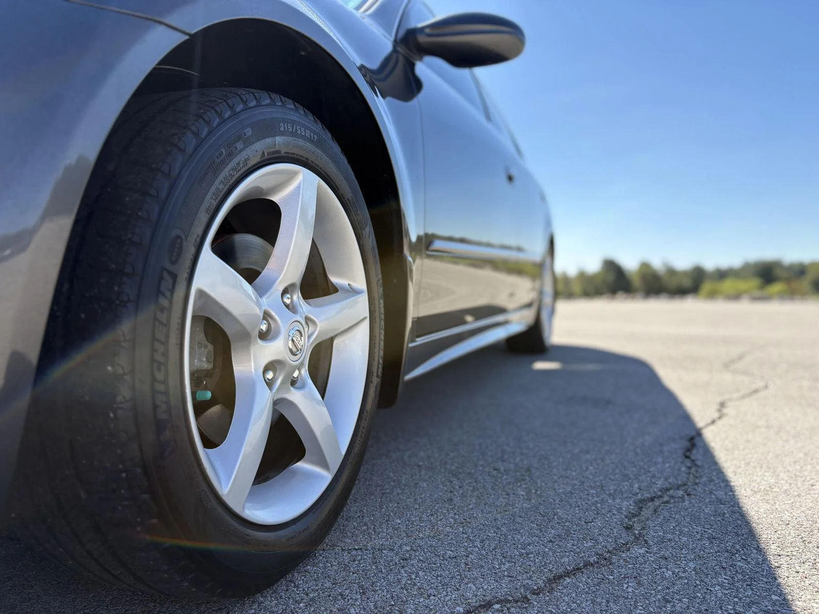 Used 2005 Smoke Metallic Nissan 3.5 SE image 14