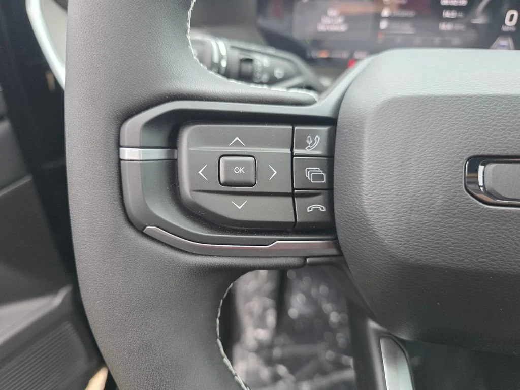 New 2026 Diamond Black Crystal Pearlcoat Jeep Limited image 18