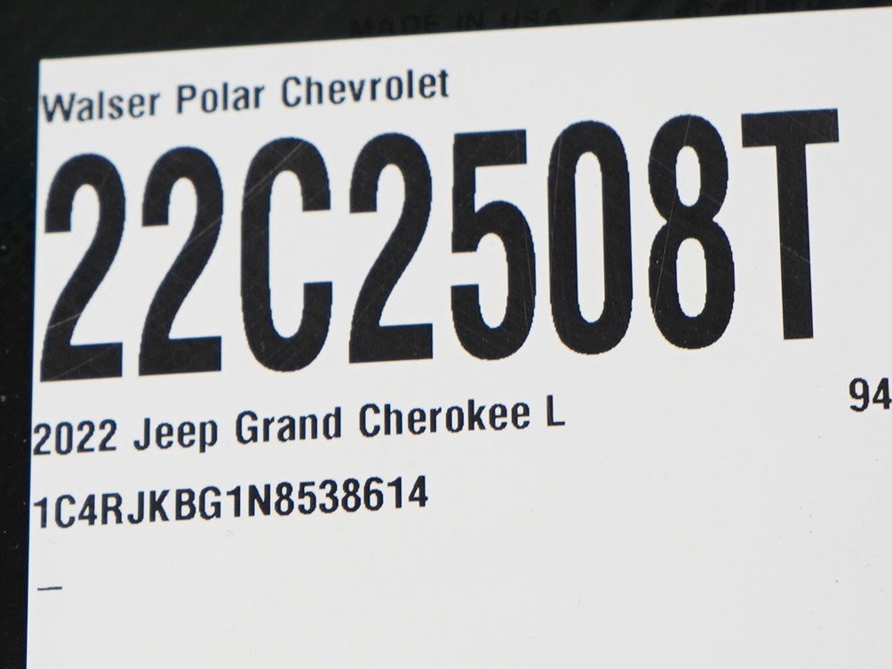 Used 2022  Jeep Limited image 31