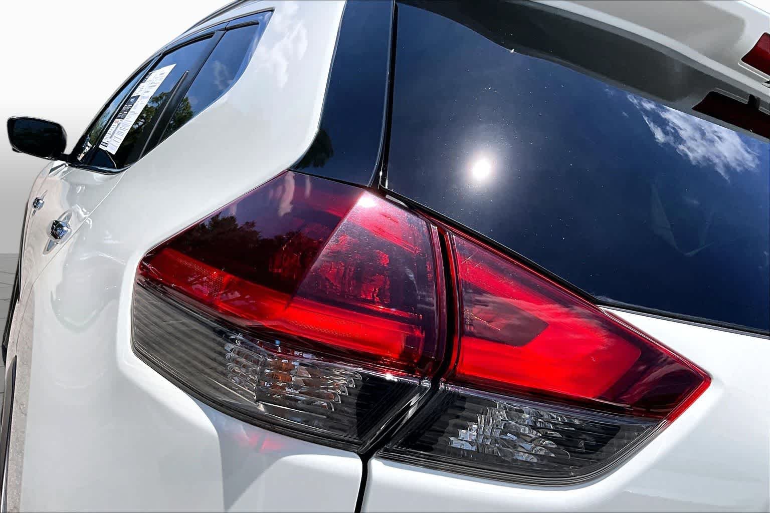 Used 2020 Pearl White Tricoat Nissan SL image 29