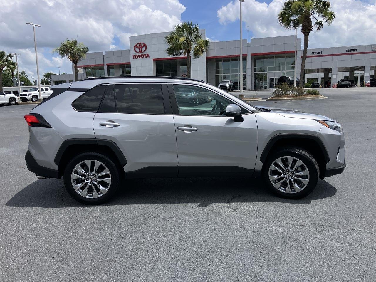 Used 2023 Silver (Silver Sky Metallic) Toyota XLE Premium AWD image 6