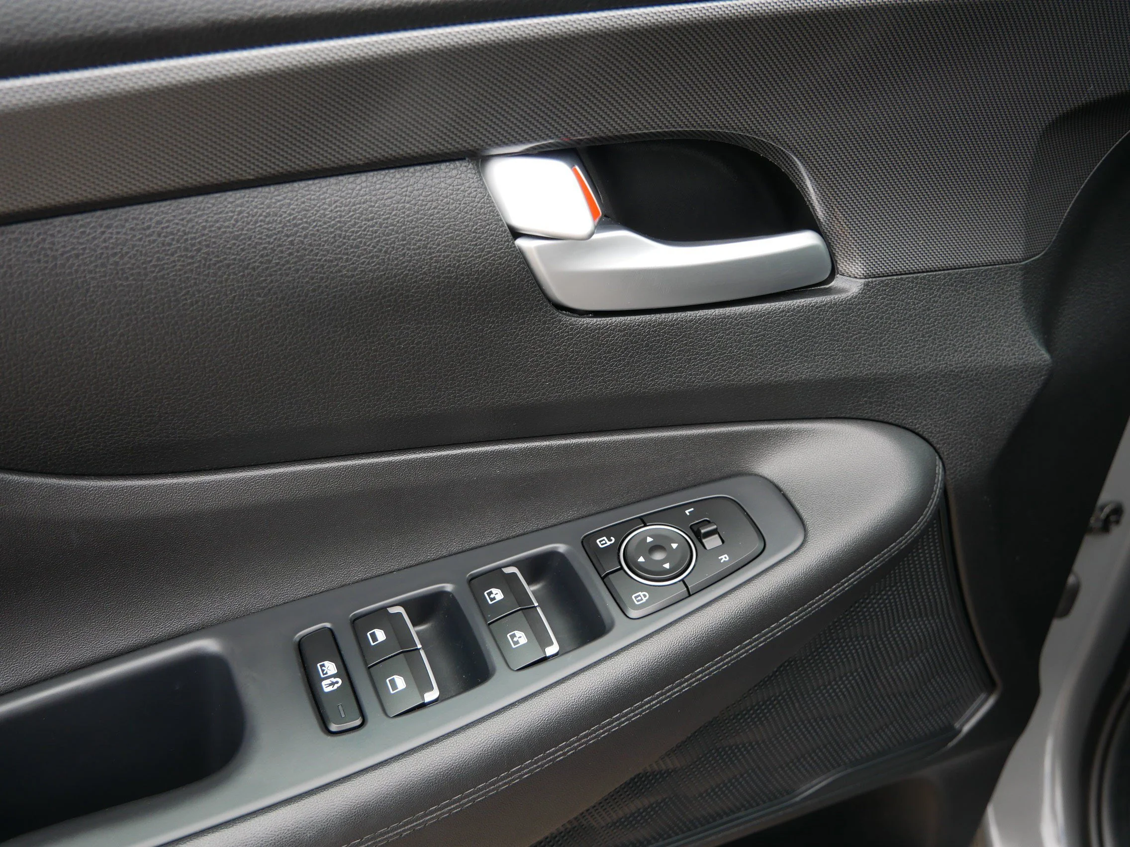 Used 2022 Hampton Gray Hyundai SEL image 20