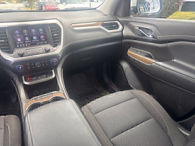 Used 2023 White GMC SLE image 21