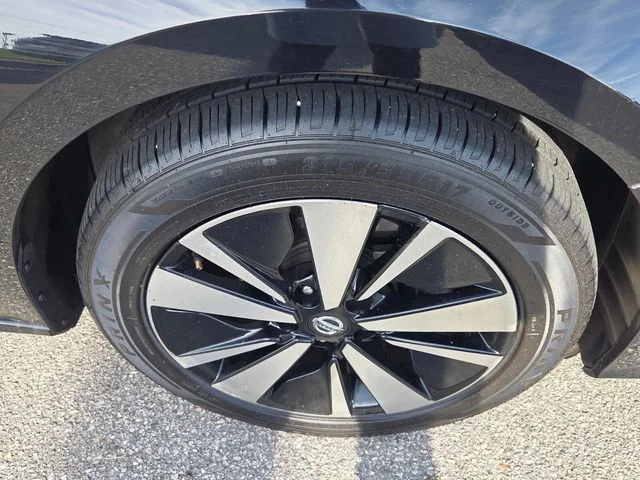 Used 2022 Black Nissan 2.5 SV image 16