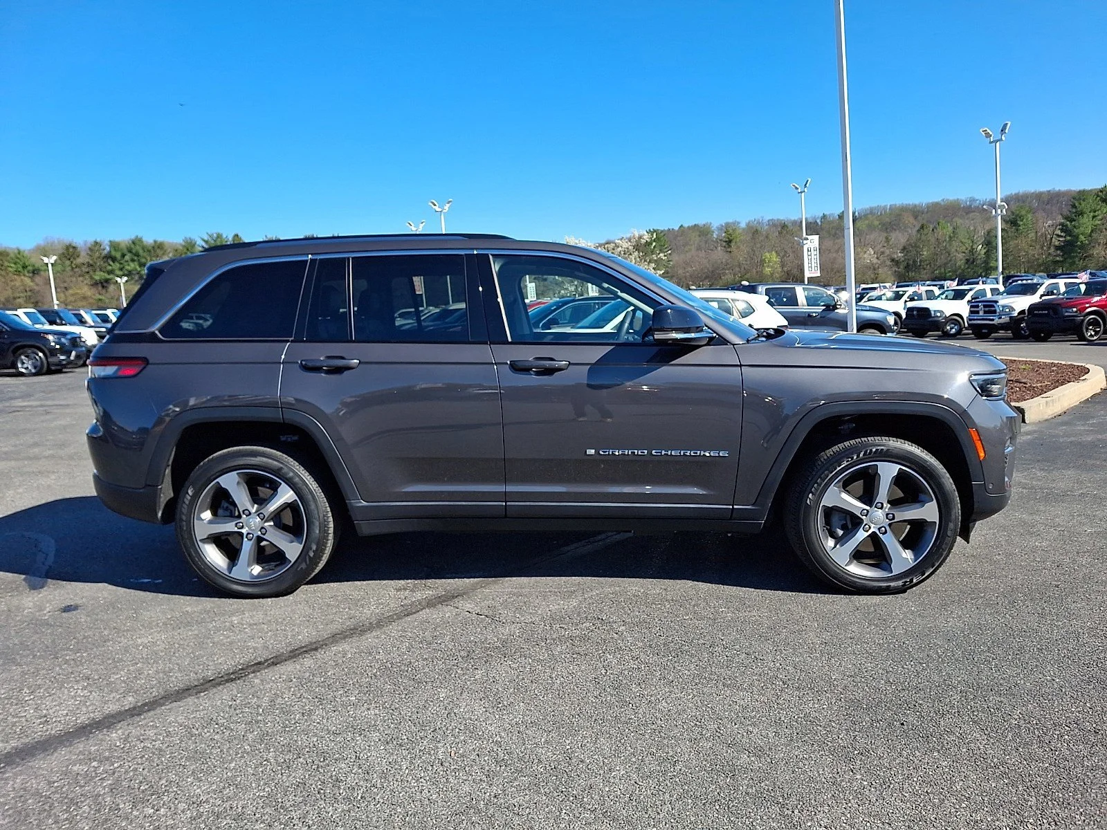 Certified Used 2022 Baltic Gray Metallic Clearcoat Jeep Limited 4x4 image 8