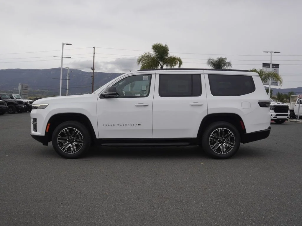 New 2026 Bright White Clear-Coat Exterior Paint Jeep  image 6