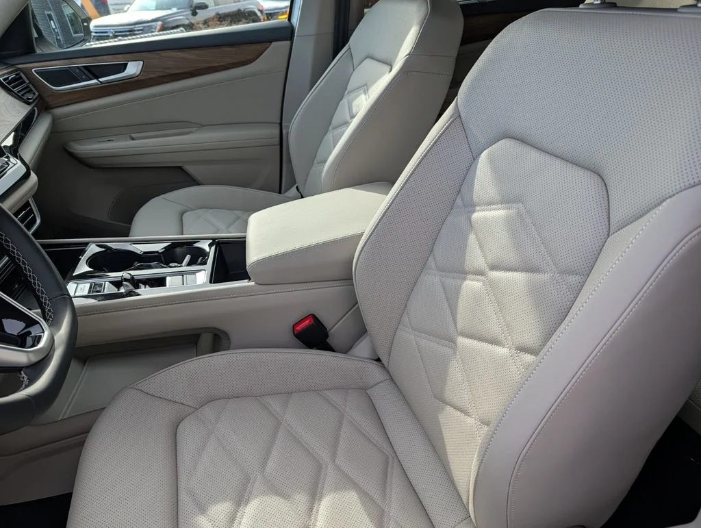 New 2026 White/off-white Volkswagen 2.0T SE w/Technology image 10
