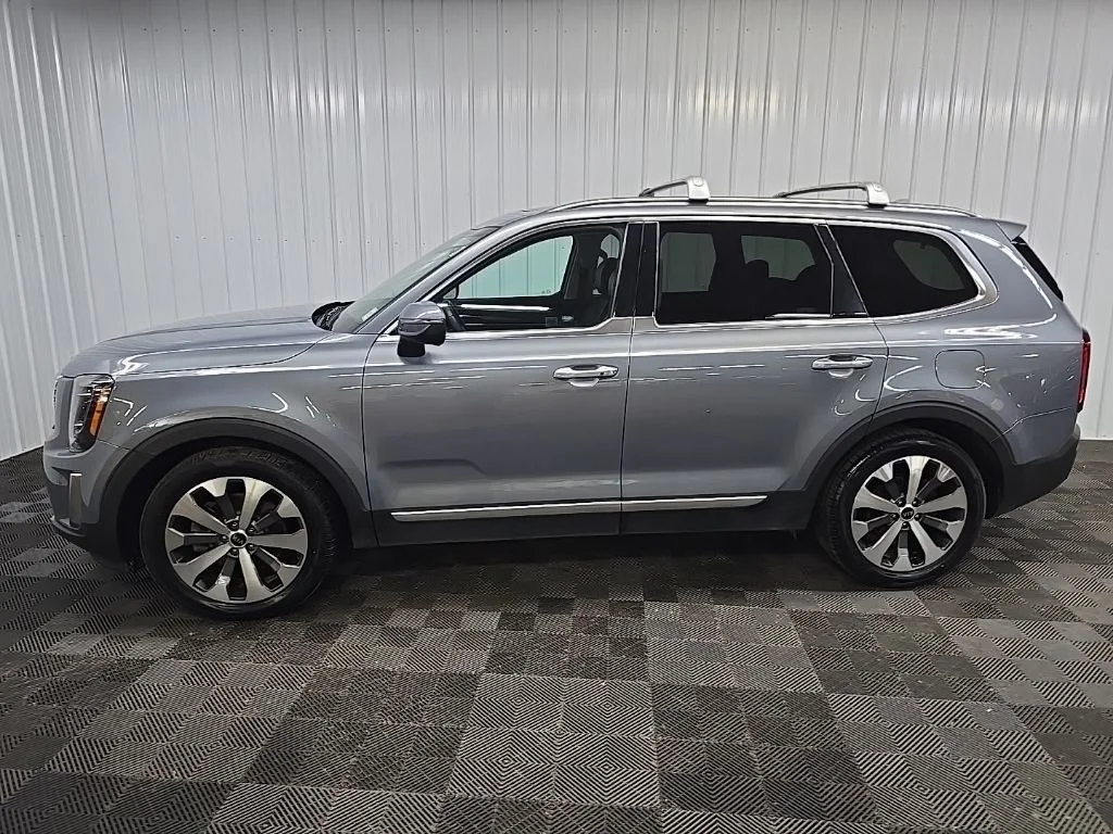 Used 2020 Silver Kia S image 5