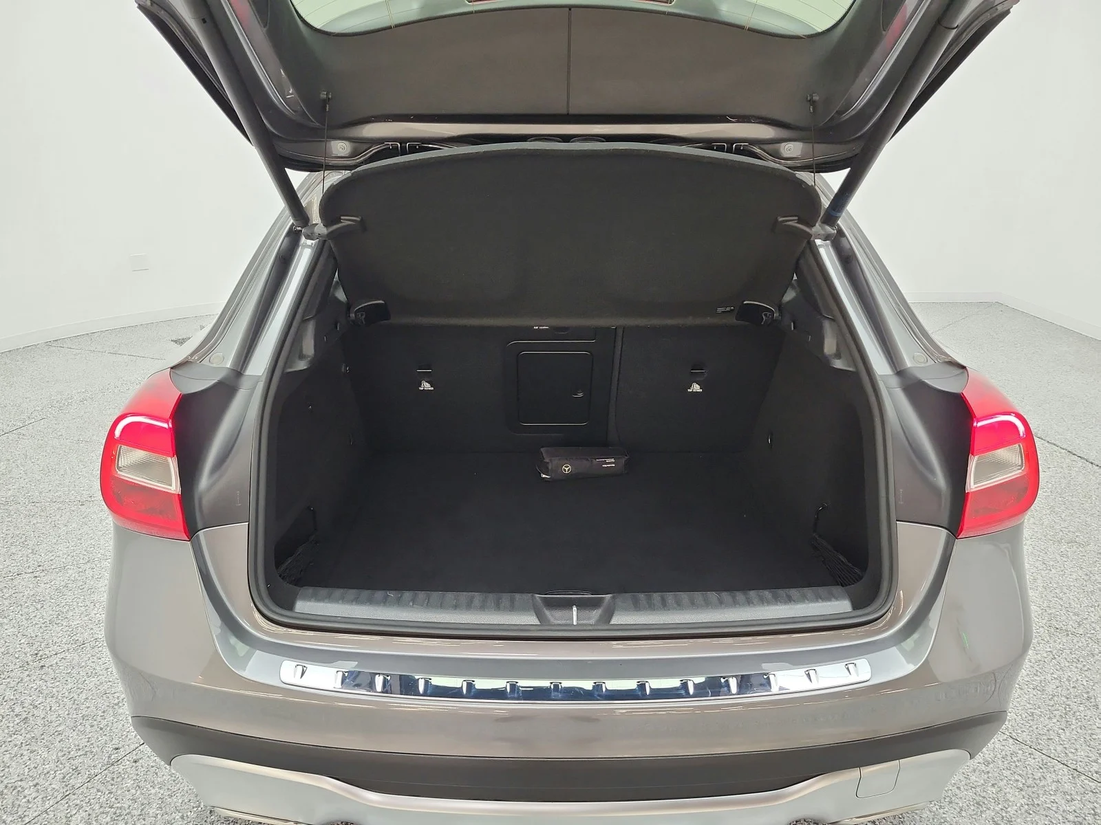 Used 2019 Mountain Grey Metallic Mercedes-Benz GLA 250 4MATIC® SUV image 20