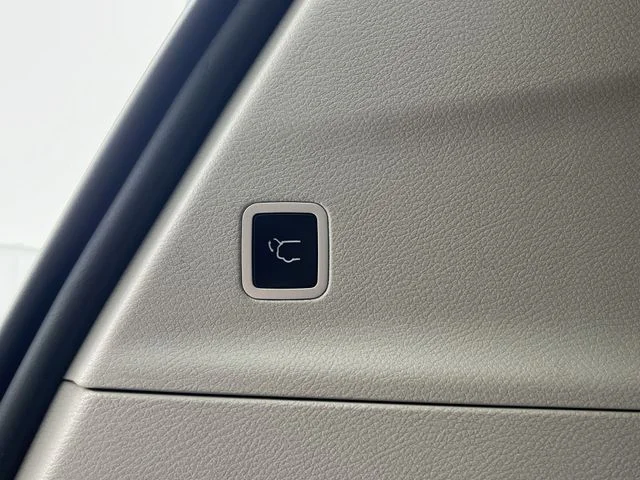 Used 2024 Silver Chrysler Touring L image 39