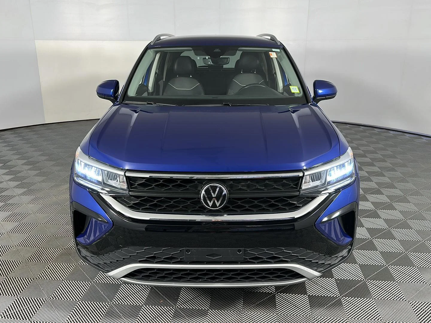 Used 2023 Dusk Blue Metallic Volkswagen SE image 2