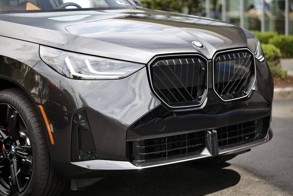 New 2026 Dark Graphite Metallic BMW 30 xDrive image 2