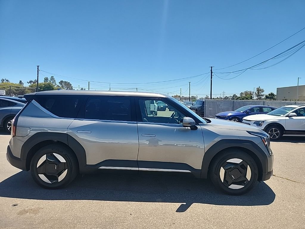 Used 2024 Gray Kia Light image 17