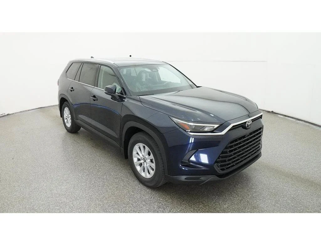 Used 2025  Toyota XLE image 17