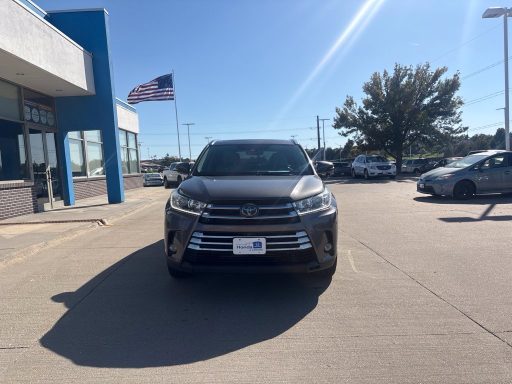 Used 2019 Predawn Gray Mica Toyota Limited Platinum image 2