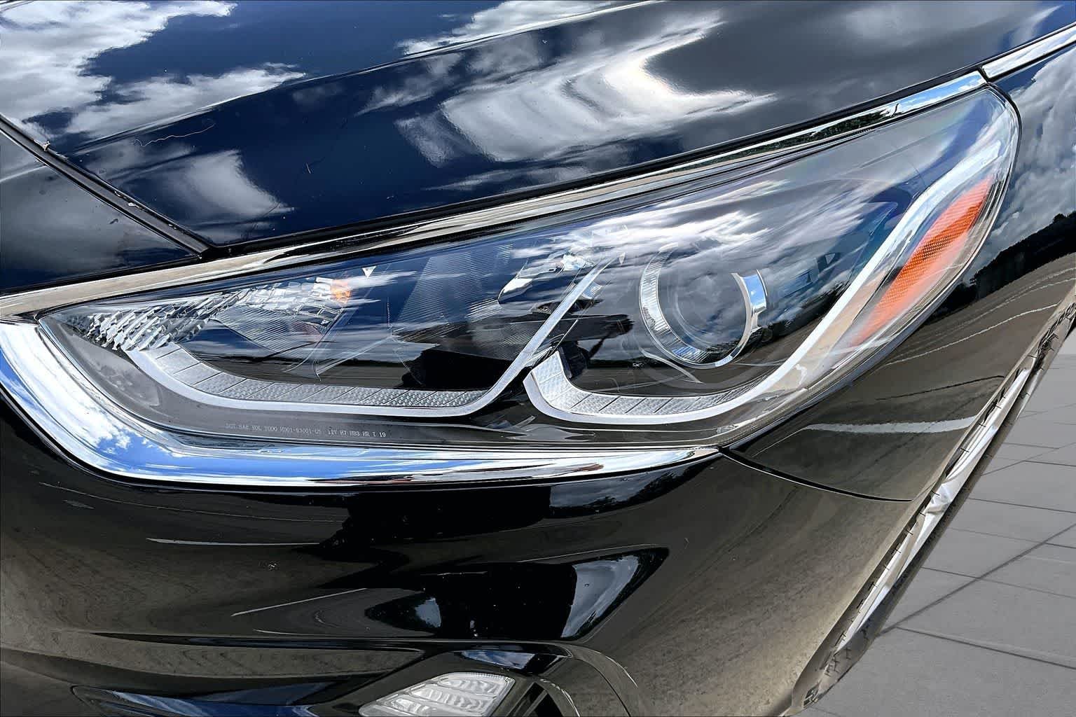 Used 2019 Phantom Black Hyundai SE image 25