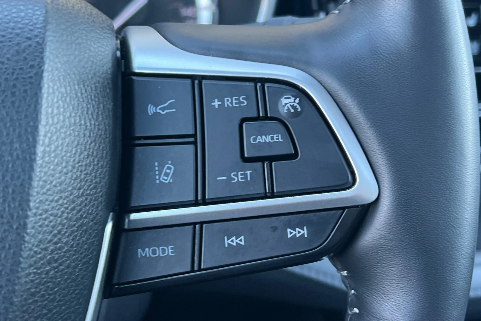 Certified Used 2022 Wind Chill Pearl Toyota Platinum image 28