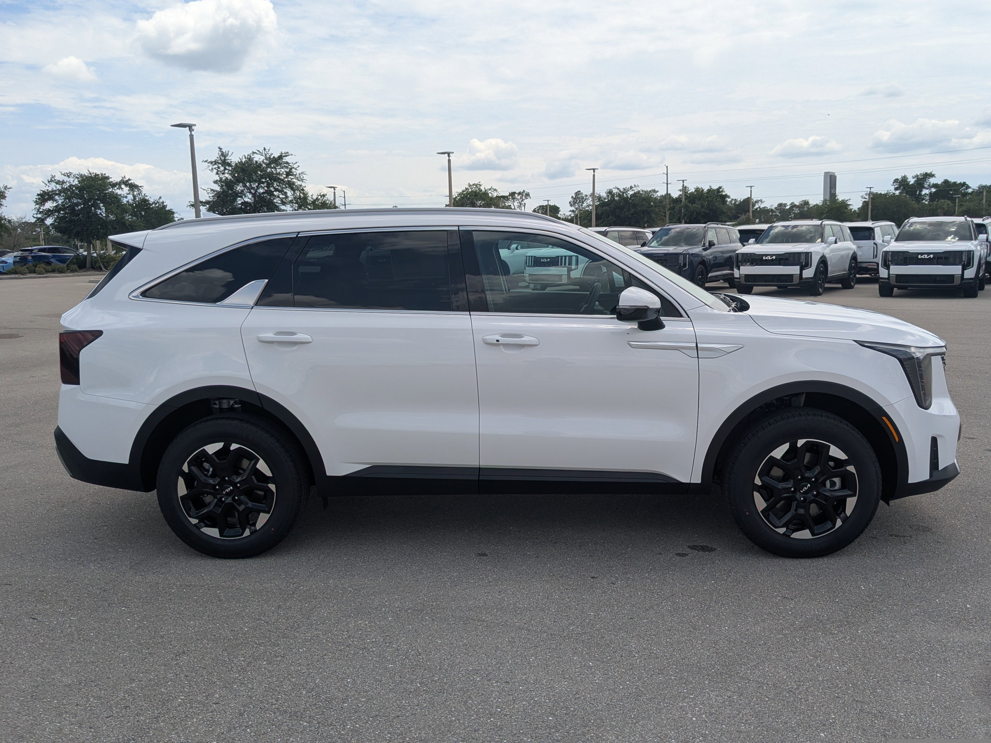 New 2026 Glacial White Pearl Kia S image 4
