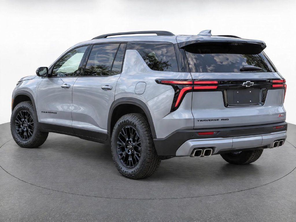 Used 2025 Gray Chevrolet Z71 image 3