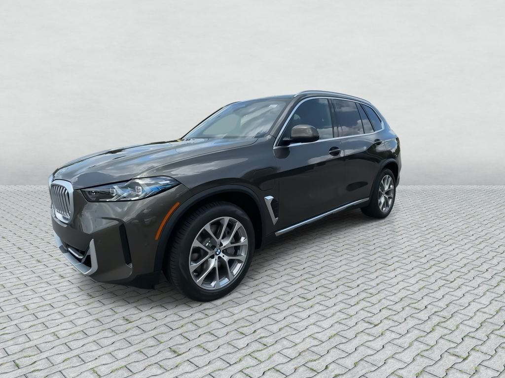 New 2026 Manhattan Green Metallic BMW xDrive50e image 4
