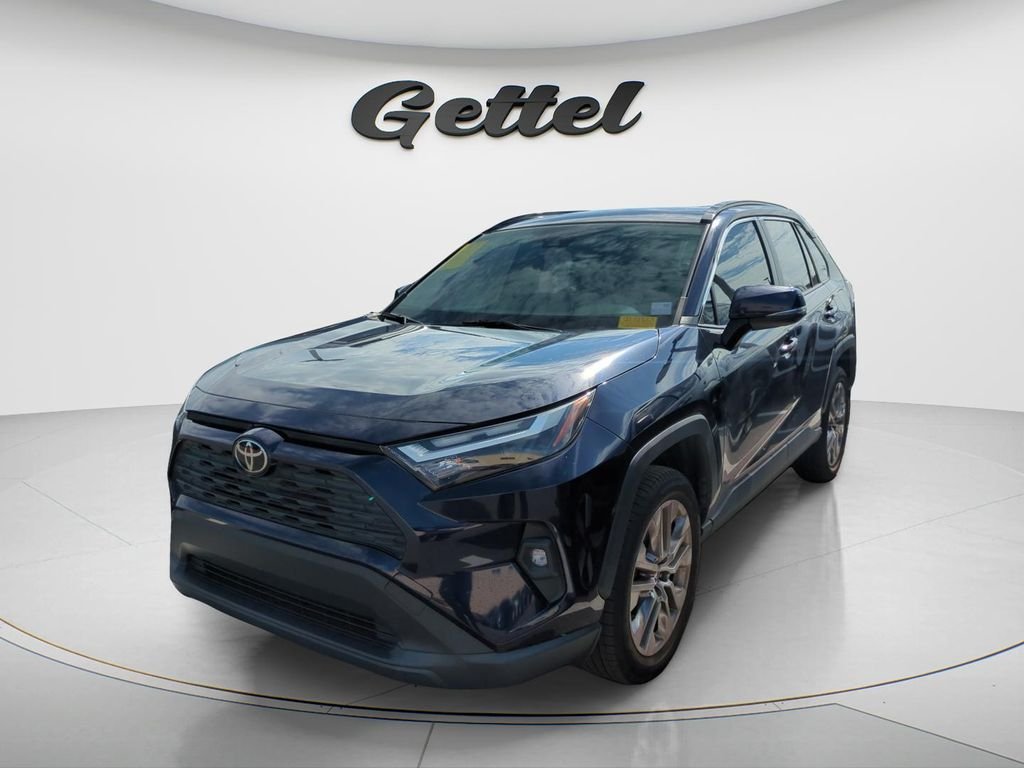 Used 2022  Toyota XLE Premium image 1