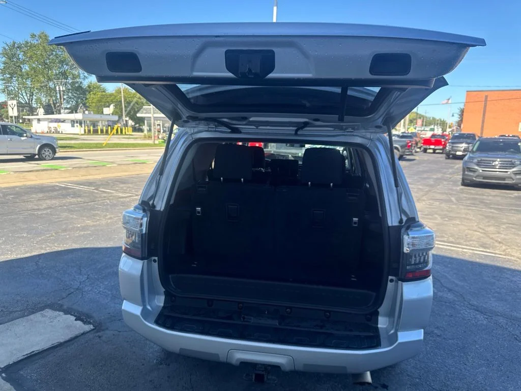 Certified Used 2018 Classic Silver Metallic Toyota SR5 image 39