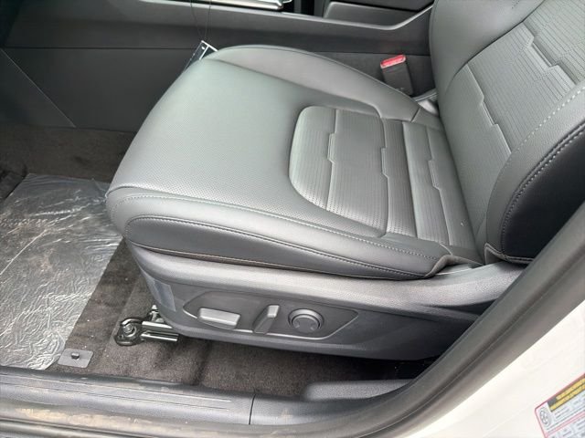 New 2026 Snow White Pearl Kia SX Prestige image 13