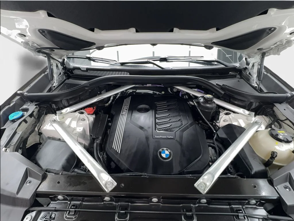 Used 2021 White BMW sDrive40i image 19