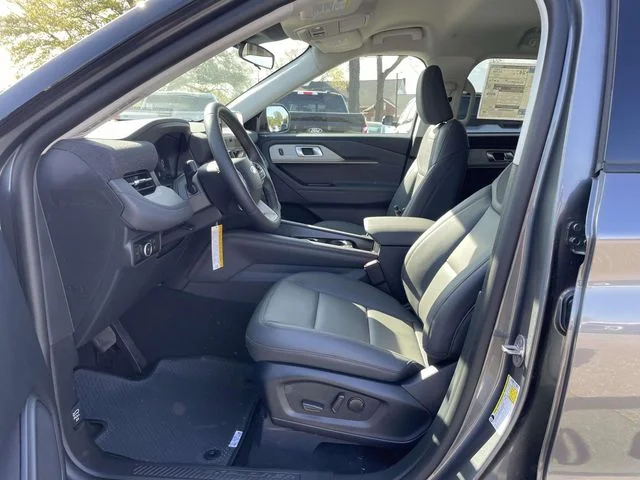 New 2026 Carbonized Gray Metallic Ford Active image 17