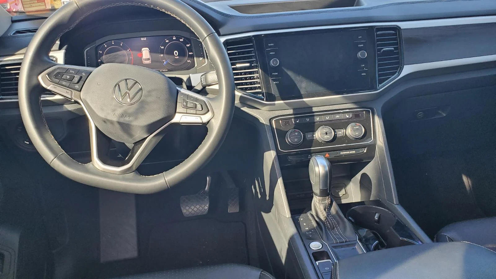 Used 2022 Pyrite Silver Metallic Volkswagen 2.0T SE w/Technology image 8