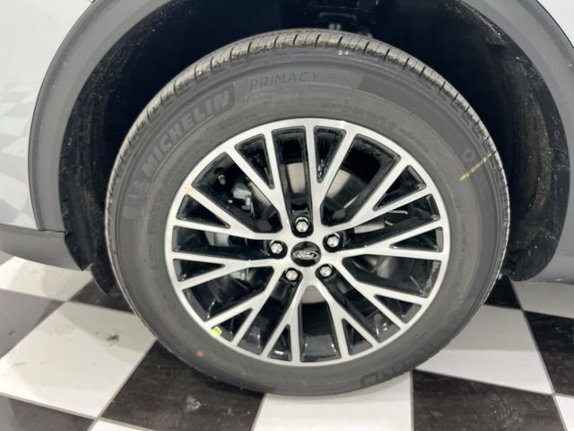 Used 2024 Silver Ford Base image 21