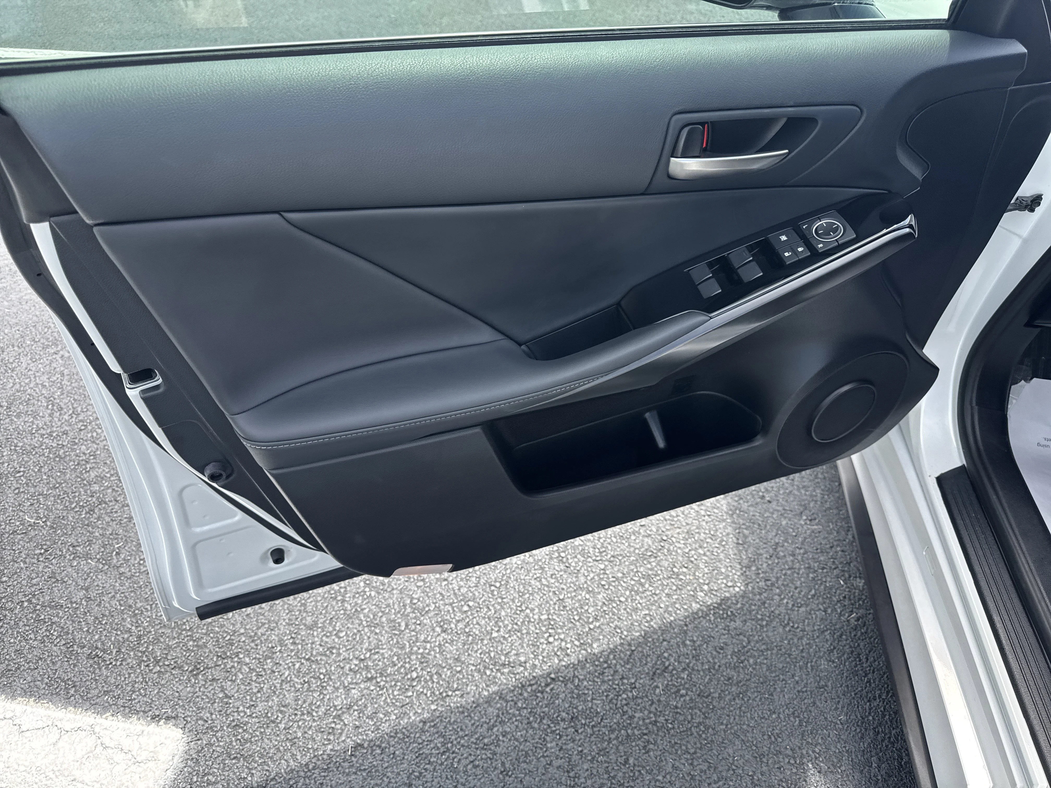 Used 2025 White Pearl Lexus 300 image 24