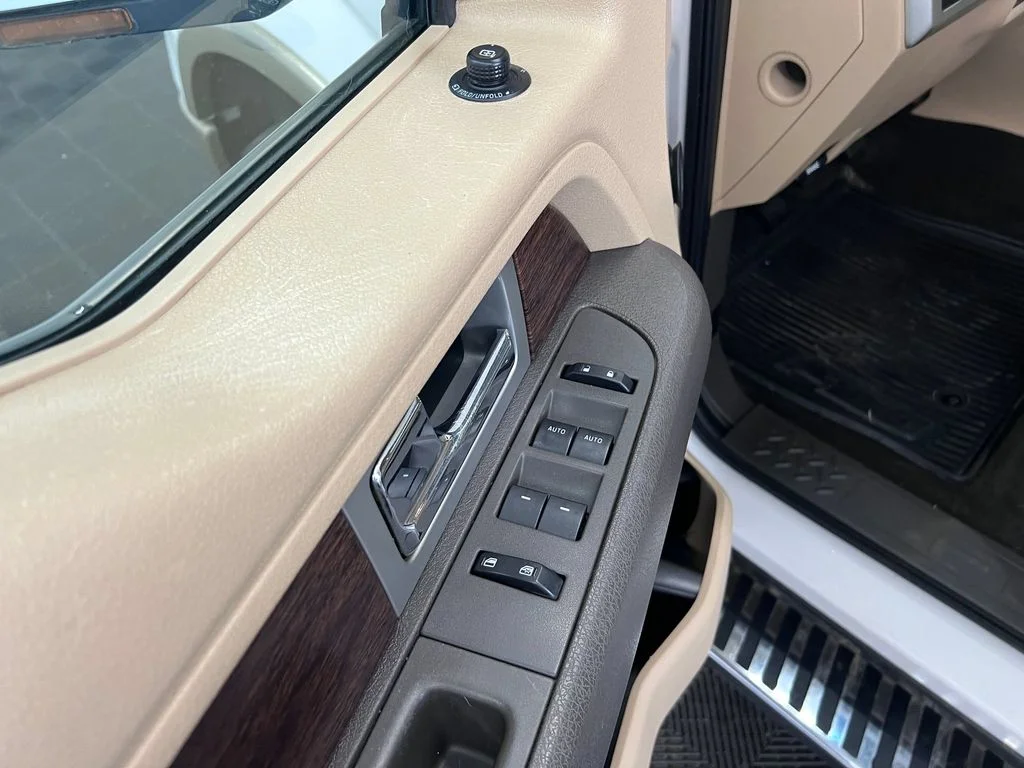Used 2013 White Platinum Metallic Tri-Coat Ford Lariat image 11