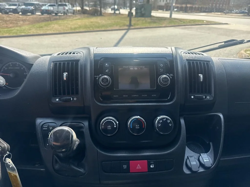 Used 2019 White Ram Base image 19