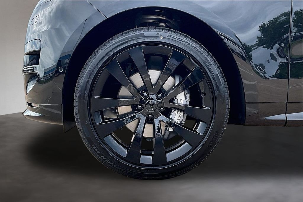 New 2026 Santorini Black LAND ROVER Dynamic SE image 12