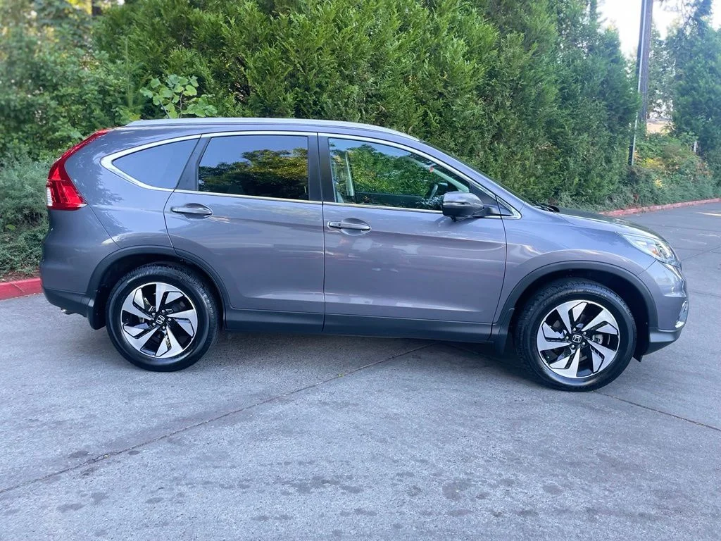 Used 2016 Modern Steel Metallic Honda Touring image 3