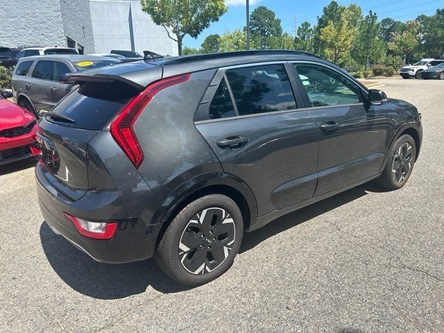 Used 2024 Gray Kia Wind image 3