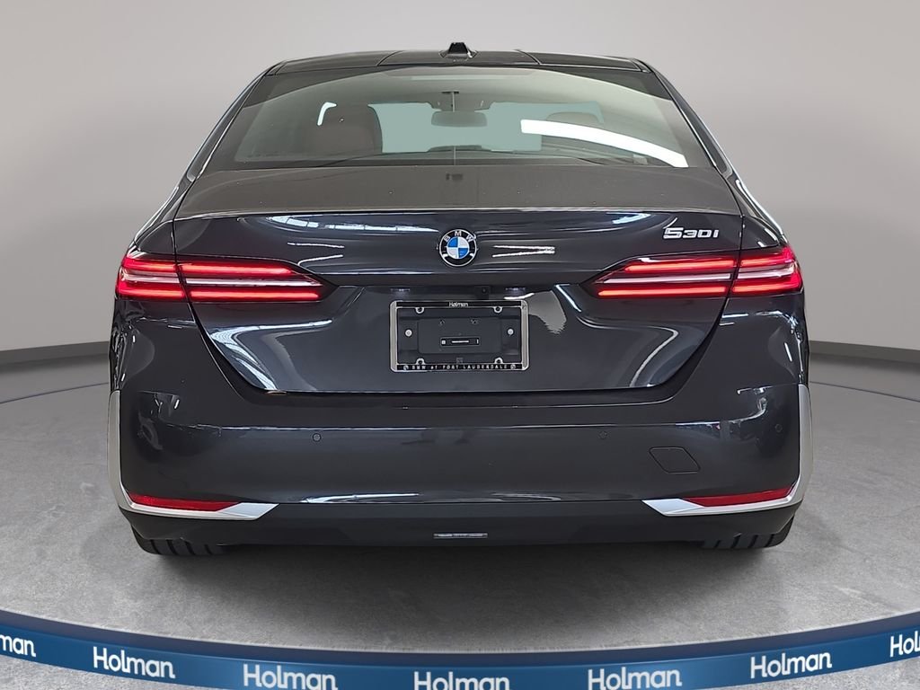 New 2027 Dark Graphite Metallic BMW 530i image 6