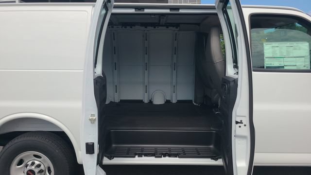 New 2026 Summit White GMC Work Van image 10