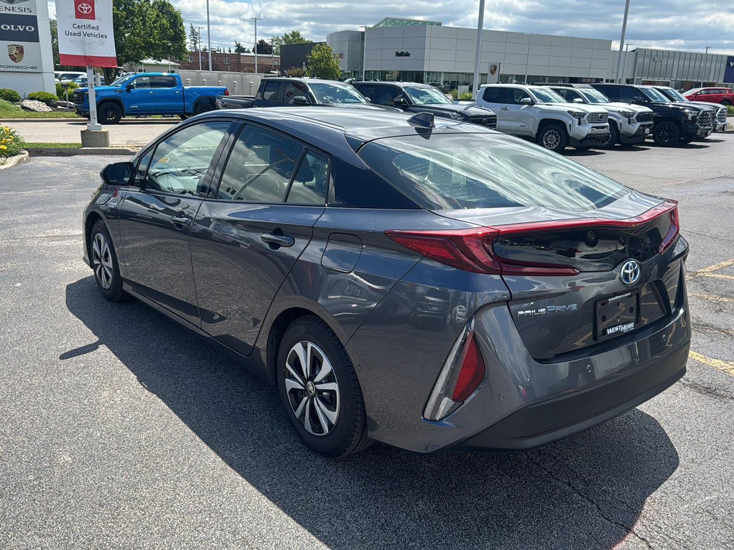 Used 2017 Magnetic Gray Metallic Toyota Advanced image 4