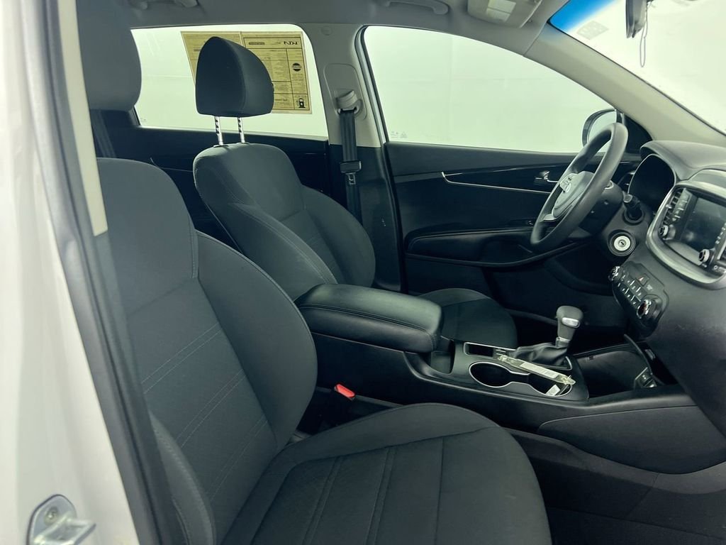 Used 2019 White Kia LX image 28