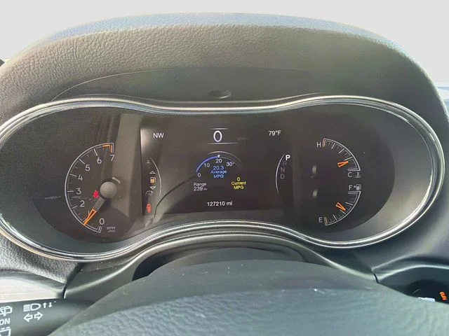 Used 2020 Red Jeep Altitude image 29